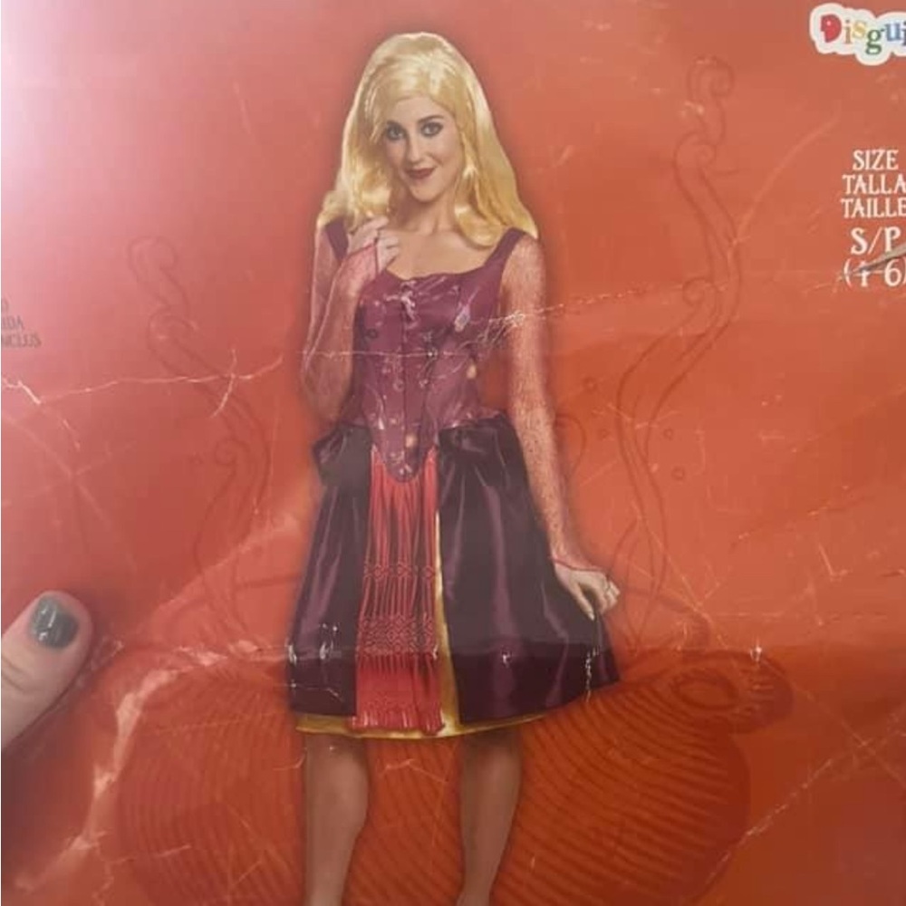 Sarah Sanderson.  Adult small 4/6